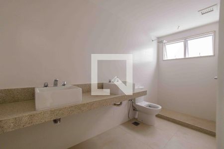 Apartamento à venda com 330m², 4 quartos e 4 vagasBanheiro da Suíte 2