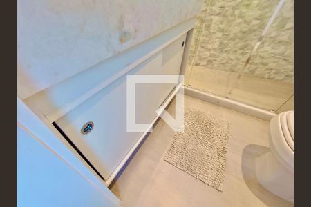 Apartamento para alugar com 85m², 2 quartos e 1 vaga Apartamento para alugar com 85m², 2 quartos e 1 vagaBanheiro social