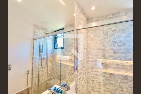 Apartamento para alugar com 85m², 2 quartos e 1 vaga Apartamento para alugar com 85m², 2 quartos e 1 vagaBanheiro social