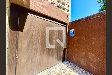 Apartamento para alugar com 85m², 2 quartos e 1 vaga Apartamento para alugar com 85m², 2 quartos e 1 vagaFachada com cartaz QA.