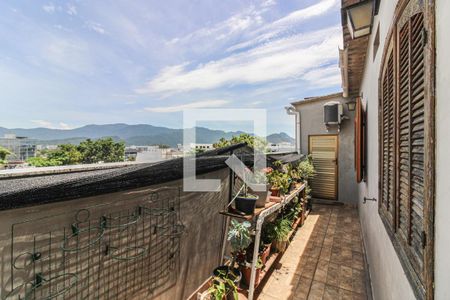 Apartamento à venda com 290m², 4 quartos e 2 vagas Apartamento à venda com 290m², 4 quartos e 2 vagasTerraço