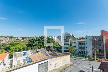 Casa à venda com 250m², 3 quartos e 8 vagas Casa à venda com 250m², 3 quartos e 8 vagasVaranda