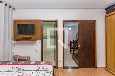 Casa à venda com 250m², 3 quartos e 8 vagas Casa à venda com 250m², 3 quartos e 8 vagasSuíte