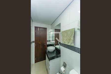 Casa à venda com 250m², 3 quartos e 8 vagas Casa à venda com 250m², 3 quartos e 8 vagasBanheiro Social 2