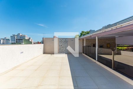 Casa à venda com 250m², 3 quartos e 8 vagas Casa à venda com 250m², 3 quartos e 8 vagasVaranda