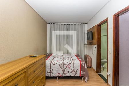 Casa à venda com 250m², 3 quartos e 8 vagas Casa à venda com 250m², 3 quartos e 8 vagasSuíte