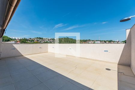 Casa à venda com 250m², 3 quartos e 8 vagas Casa à venda com 250m², 3 quartos e 8 vagasVaranda