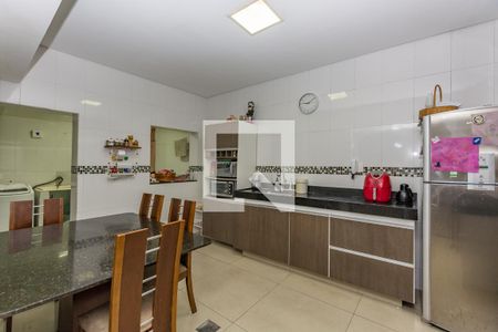 Casa à venda com 250m², 3 quartos e 8 vagas Casa à venda com 250m², 3 quartos e 8 vagasCozinha