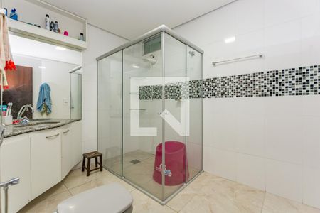 Casa à venda com 250m², 3 quartos e 8 vagas Casa à venda com 250m², 3 quartos e 8 vagasBanheiro da Suíte