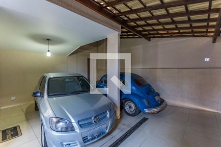 Casa à venda com 250m², 3 quartos e 8 vagas Casa à venda com 250m², 3 quartos e 8 vagasGaragem