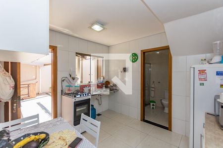 Casa à venda com 250m², 3 quartos e 8 vagas Casa à venda com 250m², 3 quartos e 8 vagasKitnet