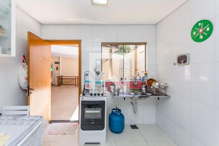 Casa à venda com 250m², 3 quartos e 8 vagas Casa à venda com 250m², 3 quartos e 8 vagasKitnet