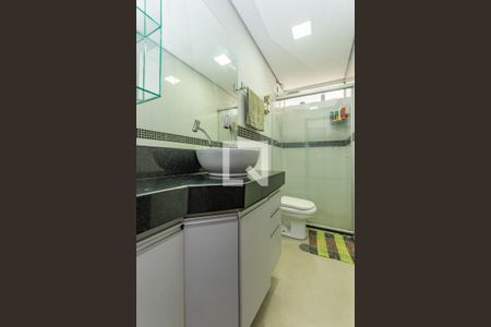 Casa à venda com 250m², 3 quartos e 8 vagas Casa à venda com 250m², 3 quartos e 8 vagasBanheiro Social 2