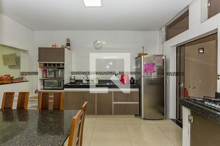 Casa à venda com 250m², 3 quartos e 8 vagas Casa à venda com 250m², 3 quartos e 8 vagasCozinha