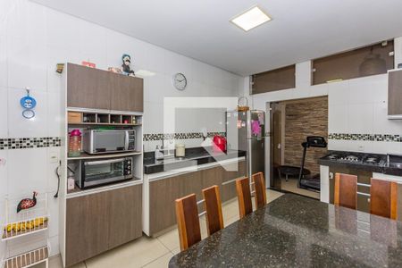 Casa à venda com 250m², 3 quartos e 8 vagas Casa à venda com 250m², 3 quartos e 8 vagasCozinha