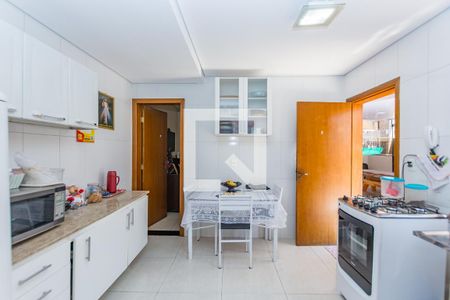 Casa à venda com 250m², 3 quartos e 8 vagas Casa à venda com 250m², 3 quartos e 8 vagasKitnet