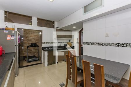 Casa à venda com 250m², 3 quartos e 8 vagas Casa à venda com 250m², 3 quartos e 8 vagasCozinha