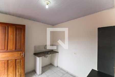 Cozinha de casa para alugar com 1 quarto, 25m² em Jardim Mirna, Taboão da Serra
