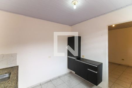 Cozinha de casa para alugar com 1 quarto, 25m² em Jardim Mirna, Taboão da Serra