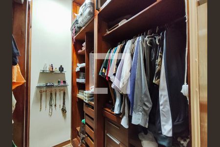 Apartamento à venda com 123m², 3 quartos e 2 vagas Apartamento à venda com 123m², 3 quartos e 2 vagasCloset da suíte