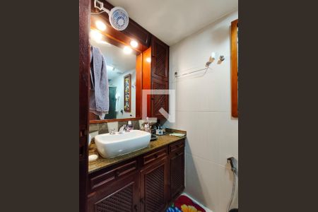 Apartamento à venda com 123m², 3 quartos e 2 vagas Apartamento à venda com 123m², 3 quartos e 2 vagasBanheiro Corredor