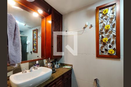 Apartamento à venda com 123m², 3 quartos e 2 vagas Apartamento à venda com 123m², 3 quartos e 2 vagasBanheiro Corredor