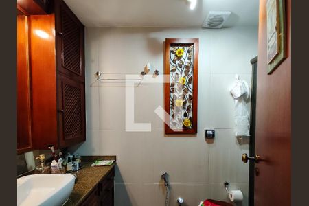 Apartamento à venda com 123m², 3 quartos e 2 vagas Apartamento à venda com 123m², 3 quartos e 2 vagasBanheiro Corredor