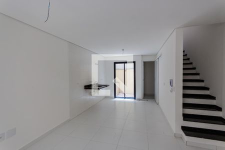 Sala e Cozinha de casa de condomínio à venda com 2 quartos, 120m² em Vila Curuca, Santo André