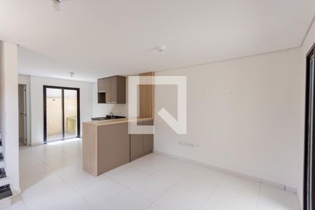 Sala de casa de condomínio à venda com 2 quartos, 120m² em Vila Curuca, Santo André