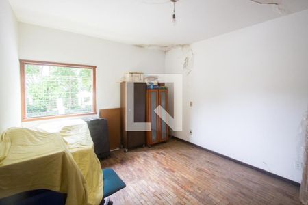 Casa à venda com 338m², 4 quartos e 4 vagas Casa à venda com 338m², 4 quartos e 4 vagasEdícula - Quarto