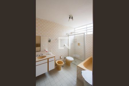 Casa à venda com 338m², 4 quartos e 4 vagas Casa à venda com 338m², 4 quartos e 4 vagasBanheiro Suíte