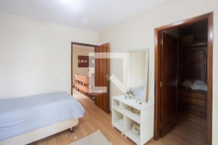 Casa à venda com 338m², 4 quartos e 4 vagas Casa à venda com 338m², 4 quartos e 4 vagasQuarto 3