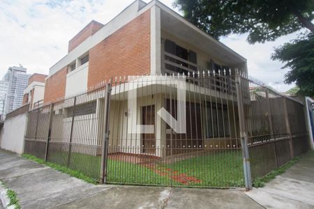 Casa à venda com 338m², 4 quartos e 4 vagas Casa à venda com 338m², 4 quartos e 4 vagasFachada