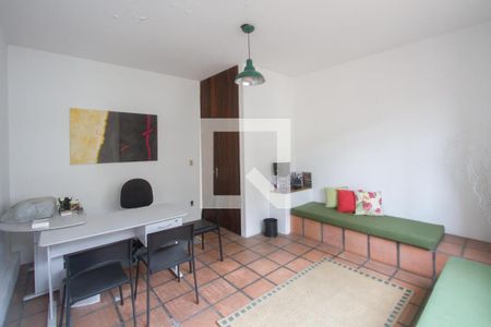 Casa à venda com 338m², 4 quartos e 4 vagas Casa à venda com 338m², 4 quartos e 4 vagasEdícula - Sala