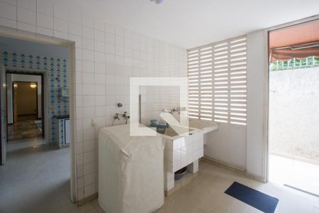 Casa à venda com 338m², 4 quartos e 4 vagas Casa à venda com 338m², 4 quartos e 4 vagasÁrea de Serviço