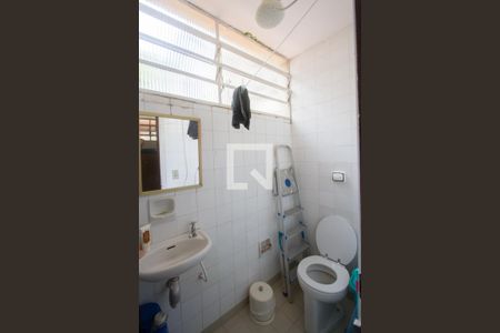 Casa à venda com 338m², 4 quartos e 4 vagas Casa à venda com 338m², 4 quartos e 4 vagasBanheiro de Serviço