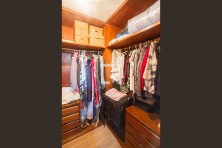 Casa à venda com 338m², 4 quartos e 4 vagas Casa à venda com 338m², 4 quartos e 4 vagasCloset Quarto 3