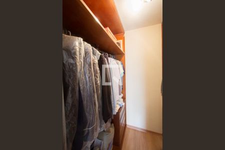 Casa à venda com 338m², 4 quartos e 4 vagas Casa à venda com 338m², 4 quartos e 4 vagasCloset Suíte