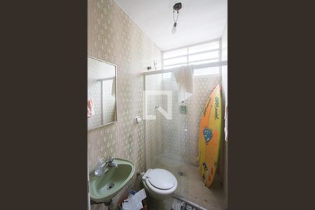 Casa à venda com 338m², 4 quartos e 4 vagas Casa à venda com 338m², 4 quartos e 4 vagasEdícula - Banheiro