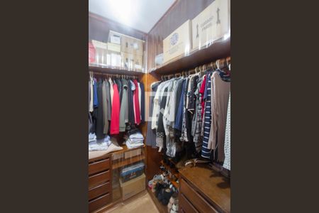 Casa à venda com 338m², 4 quartos e 4 vagas Casa à venda com 338m², 4 quartos e 4 vagasCloset Quarto 2