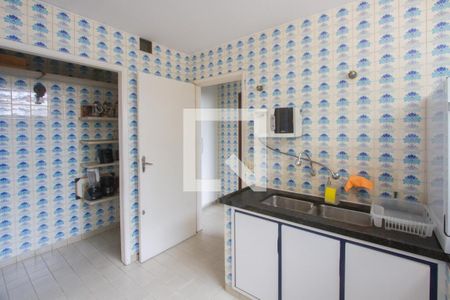 Casa à venda com 338m², 4 quartos e 4 vagas Casa à venda com 338m², 4 quartos e 4 vagasCozinha
