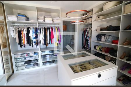 Casa à venda com 800m², 5 quartos e 4 vagasCloset 2 da Suíte 1