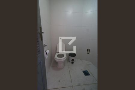 Casa à venda com 800m², 5 quartos e 4 vagasBanheiro 1 do Salão de Festas 2