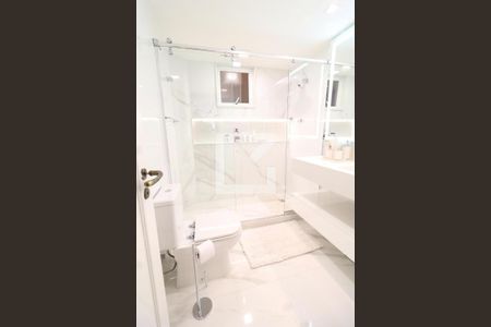 Casa à venda com 800m², 5 quartos e 4 vagasBanheiro da Suíte 4