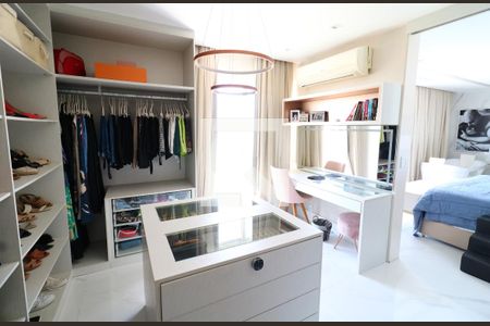 Casa à venda com 800m², 5 quartos e 4 vagasCloset 2 da Suíte 1
