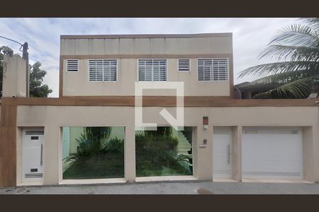 Casa à venda com 800m², 5 quartos e 4 vagas Casa à venda com 800m², 5 quartos e 4 vagasFachada