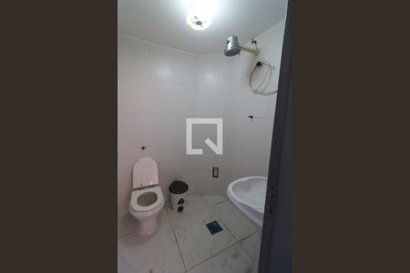 Casa à venda com 800m², 5 quartos e 4 vagasBanheiro 1 do Salão de Festas 2