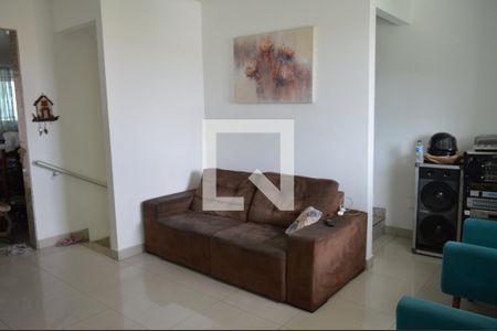 Sala de casa à venda com 3 quartos, 200m² em Cândida Ferreira, Contagem