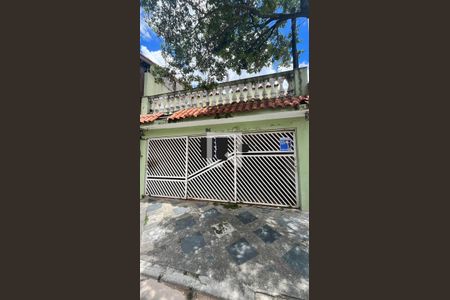 Casa à venda com 216m², 3 quartos e 2 vagas Casa à venda com 216m², 3 quartos e 2 vagasFachada