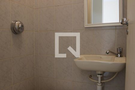Lavabo de apartamento para alugar com 1 quarto, 55m² em Cambuí, Campinas